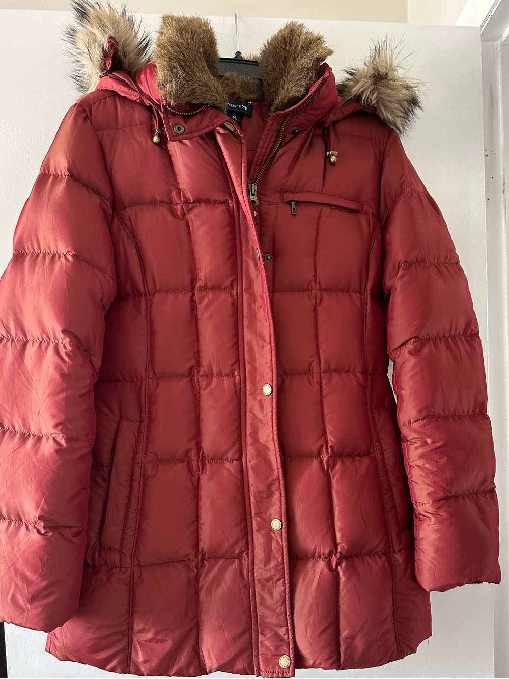 Lands’ End Women’s M 10-12 Down Puffer Coat Red Faux Fur Hood Winter Parka